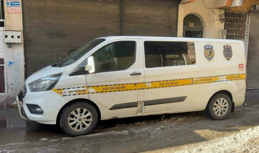 Gaziantep’te bir kişi, evine gittiği cezaevinden arkadaşı tarafından bıçaklanarak öldürüldü.