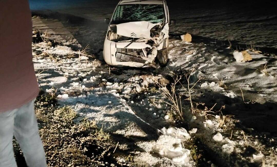 Diyarbakır’ın Çınar ilçesinde 3 aracın karıştığı zincirleme kazada 2 kişi