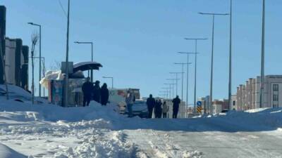 Diyarbakır’da etkili olan yoğun kar nedeniyle hayat durma noktasına geldi.