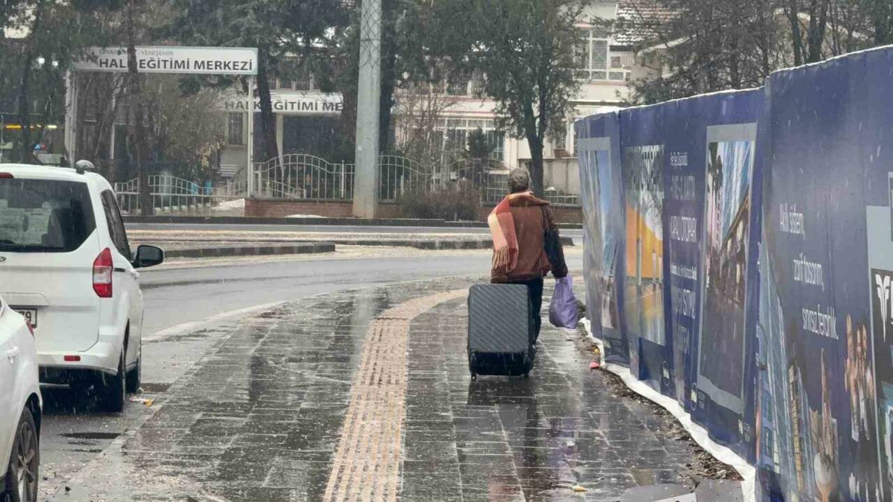 Diyarbakır’da birkaç gün süren güneşli havanın ardından dün akşam saatlerinde