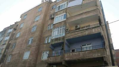 Diyarbakır’ın merkez Bağlar ilçesinde bir binanın kolonunda çatlak meydana gelmesi