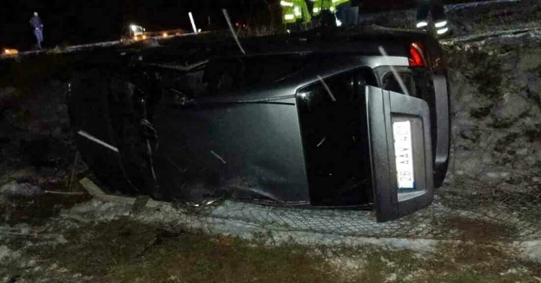 Diyarbakır’ın Ergani ilçesinde sürücüsünün direksiyon hakimiyetini kaybettiği otomobil takla attı.