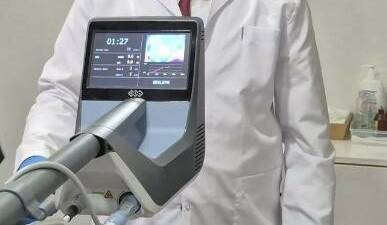 Tıp doktoru ve avukat olan Doç. Dr. İrfan Koca, Uzmanlık