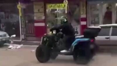 Gaziantep’te trafiğe açık yolda drift atarak tehlike saçan 2 araç