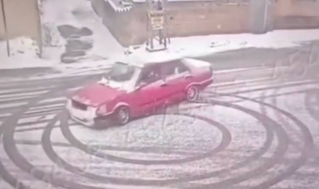 Gaziantep’in Şahinbey ilçesinde yaya ve araç trafiğine açık olan yolda