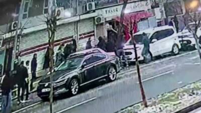 Diyarbakır’da, bir düğüne davetli olarak giden husumetli iki aile arasında