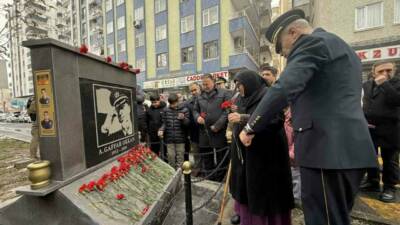 Diyarbakır’da uğradığı saldırıda beraberindeki 5 silah arkadaşıyla şehit olan Emniyet