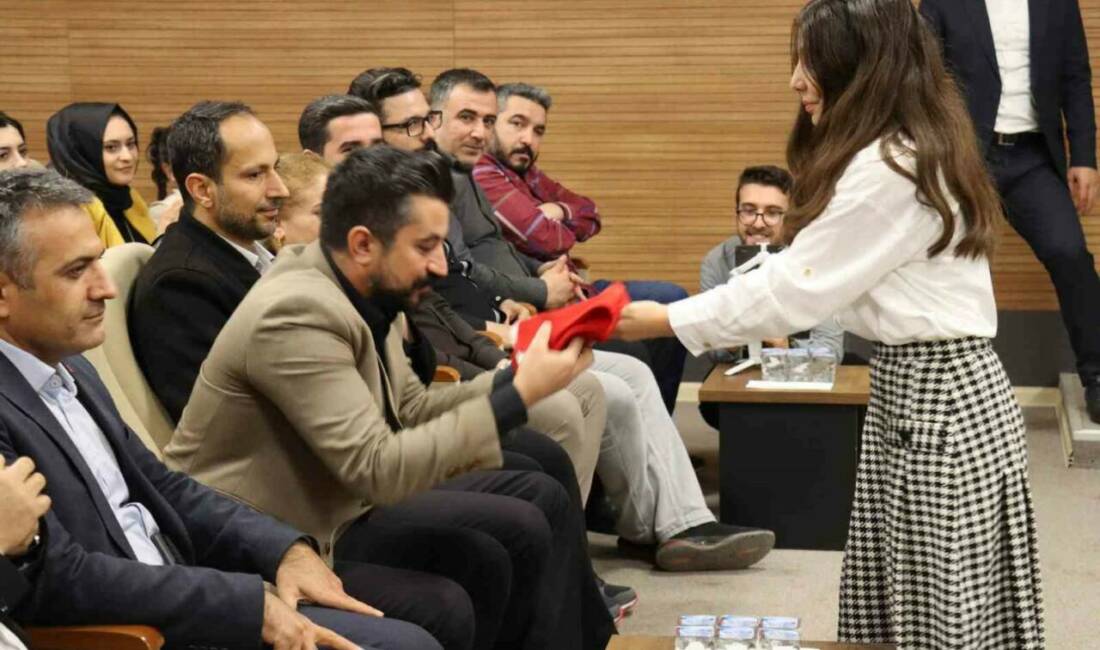 Şanlıurfa Büyükşehir Belediyesi Esentepe Gençlik Merkezi’nde eğitim alan öğrenciler, ara