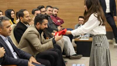 Şanlıurfa Büyükşehir Belediyesi Esentepe Gençlik Merkezi’nde eğitim alan öğrenciler, ara