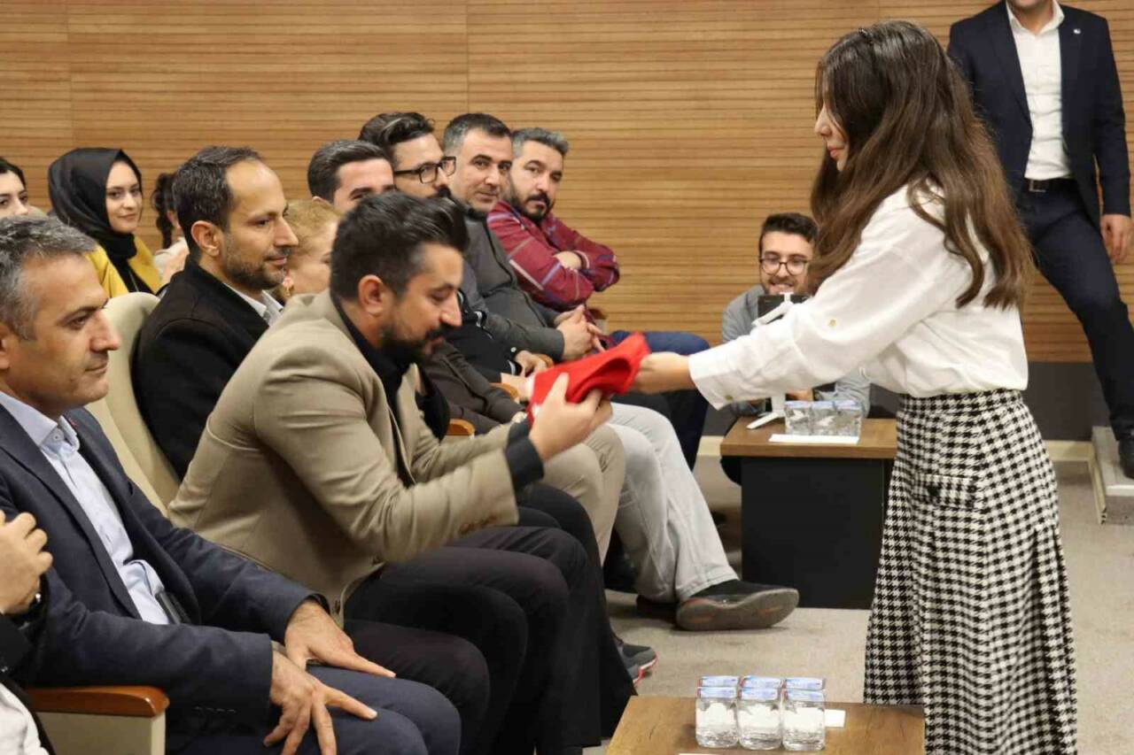 Şanlıurfa Büyükşehir Belediyesi Esentepe Gençlik Merkezi’nde eğitim alan öğrenciler, ara