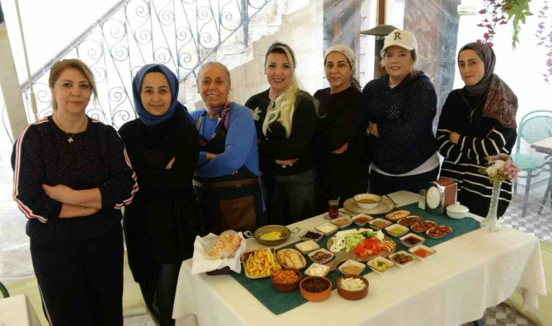 Gaziantep’te köyde ürettikleri ürünleri semt pazarlarında satmak için eşlerinden imza