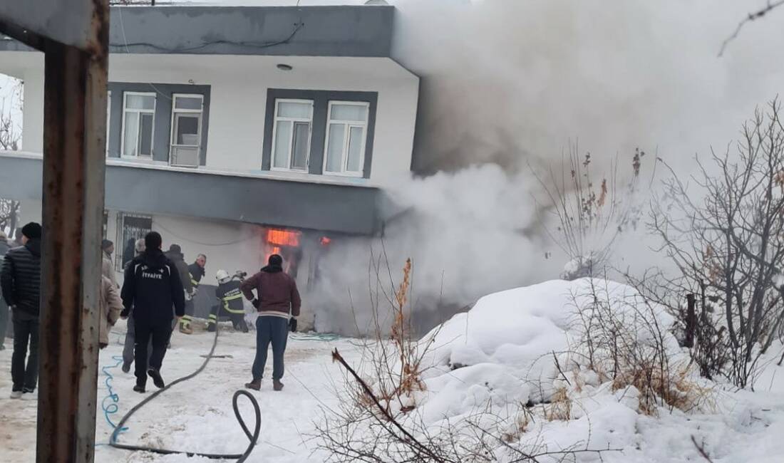 Adıyaman’da bir evde çıkan yangın korkuya neden oldu.