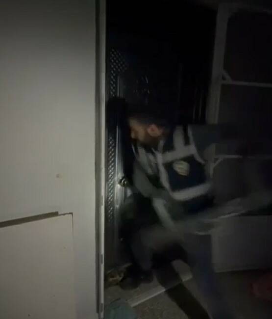 Gaziantep’te polis ekipleri tarafından bir eve yapılan baskında, evin bodrum