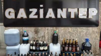 Gaziantep’te bir adreste yapılan aramalarda gümrük kaçağı 137 şişe viski