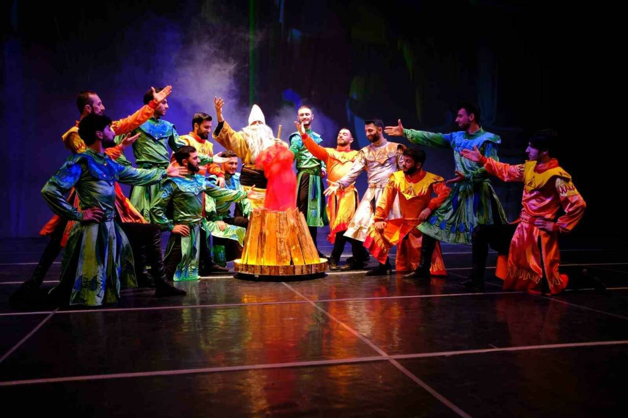 Gaziantep Büyükşehir Belediyesi tarafından düzenlenen Gaziantep’n Genç Yıldızları Ödül Töreni’nde