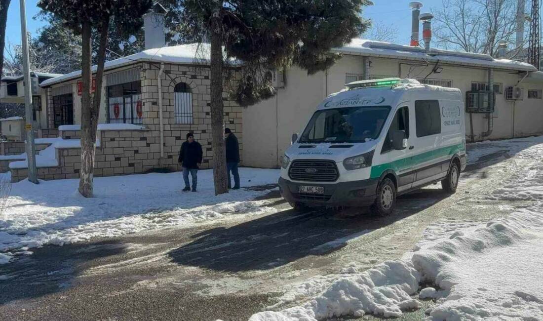 Gaziantep’te tartıştığı komşusu tarafından tabancayla vurulan genç, ağır yaralı olarak