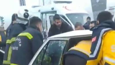 Gaziantep’te 3 aracın karıştığı zincirleme trafik kazasında bir kişi hayatını