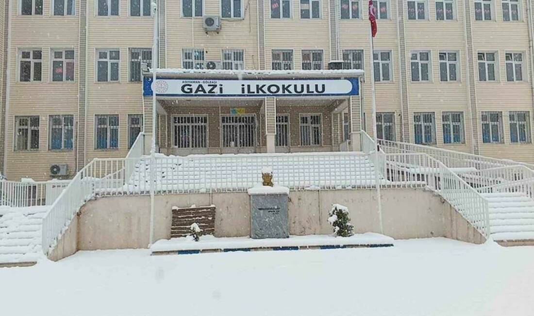 Adıyaman’ın Gölbaşı ilçesinde etkisini sürdüren yoğun kar yağışı nedeniyle eğitime