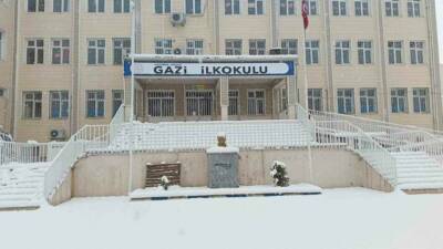 Adıyaman’ın Gölbaşı ilçesinde etkisini sürdüren yoğun kar yağışı nedeniyle eğitime