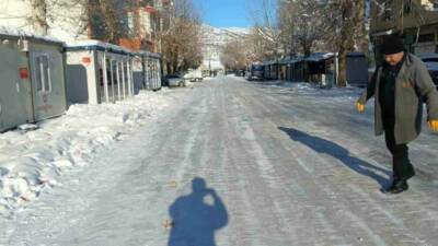 Adıyaman’ın Gölbaşı ilçesinde kar yağışının ardından etkili olan dondurucu soğuklar