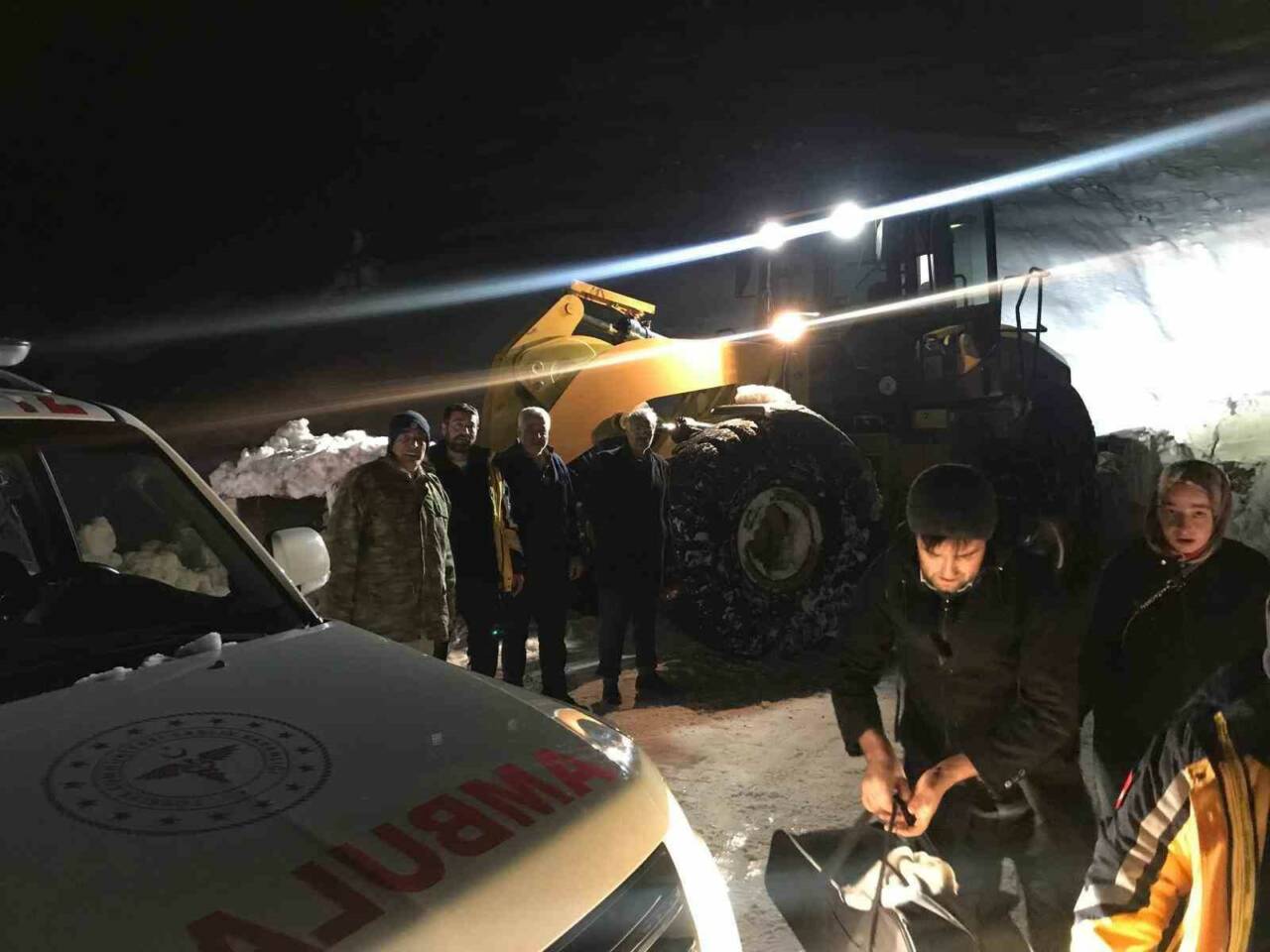 Adıyaman’ın Sincik ilçesinde hastaya ulaşmak için seferber olan ekipler 4