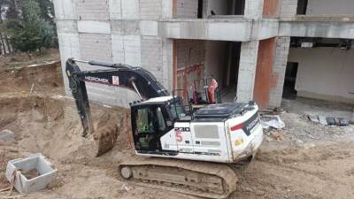 Adıyaman’da iş makinesi ile duvar arasında sıkışan işçi hayatını kaybetti.