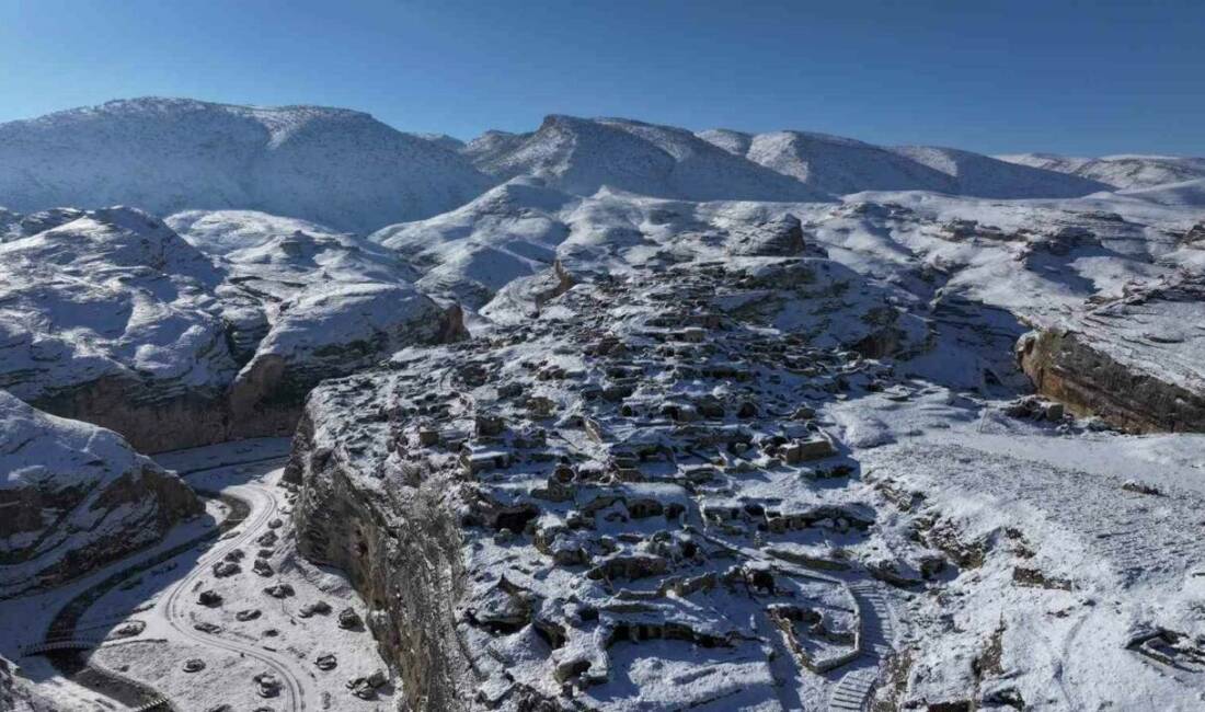 Batman’da etkili olan yoğun kar yağışı nedeniyle çok sayıda köy