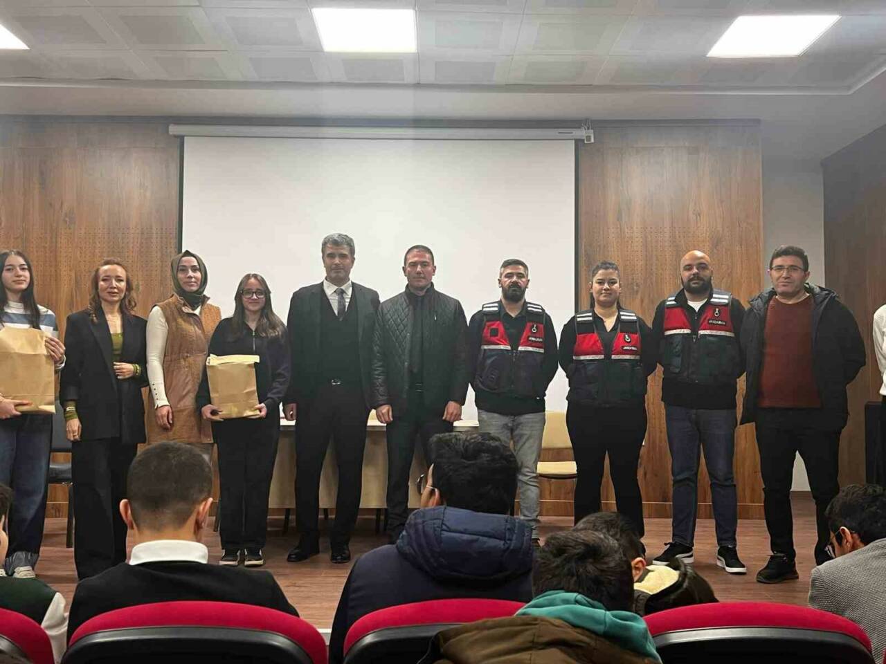 Gaziantep İl Jandarma Komutanlığı siber Suçlarla Mücadele Şube Müdürlüğü ekipleri,