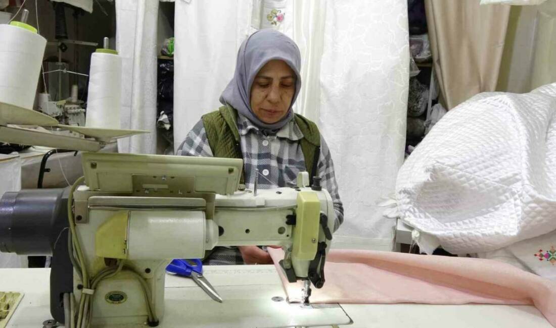 Gaziantep’te 13 yaşında çırak olarak başladığı terzilik mesleğinde kendi geliştiren