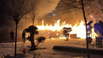 Bir kafede çıkan yangın, hızlı müdahale ile söndürüldü; kafe kullanılamaz