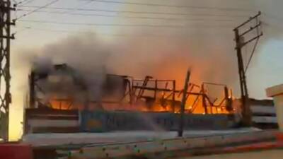 Diyarbakır’ın Eğil ilçesinde bir kafenin teras katında çıkan yangın, itfaiye