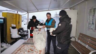 Adıyaman’ın Kahta ilçesinde etkisini artırarak sürdüren yoğun kar yağışı, günlük