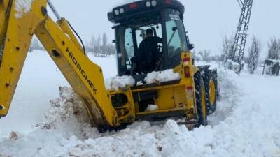 Adıyaman’ın Çelikhan ilçesinde etkili olan yoğun kar yağışı, kentin su