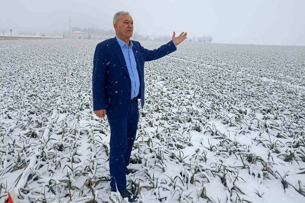Gaziantep’in Araban ilçesinde üst üste etkili olan kar yağışı AB