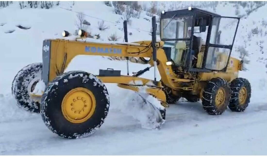 Şırnak’ta kar yağışı etkisini sürdürüyor. İpek yolunda mahsur kalanların imdadına