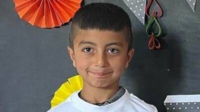 Mardin’in Mazıdağı ilçesinde karnelerini aldıktan sonra buz tabakasının kırılması sonucu