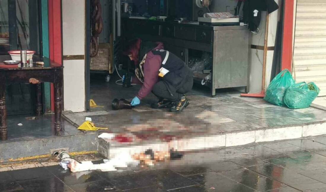 Şanlıurfa’da kasap dükkanına düzenlenen silahlı saldırıda 2 kişi yaralandı.