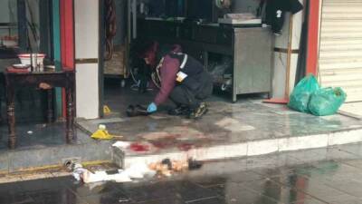 Şanlıurfa’da kasap dükkanına düzenlenen silahlı saldırıda 2 kişi yaralandı.