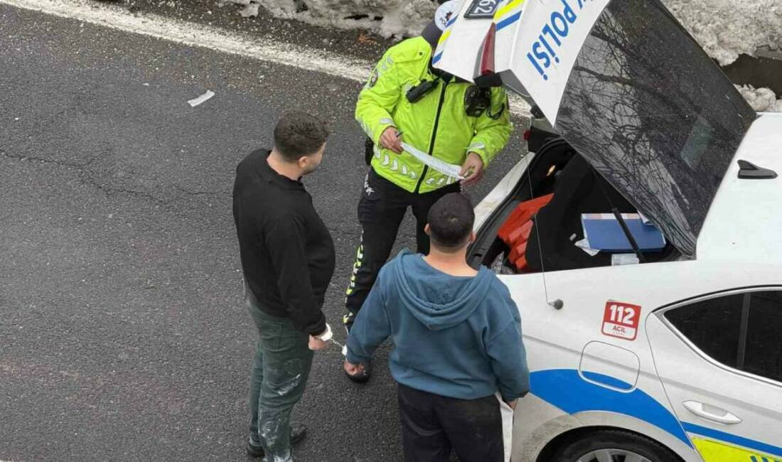 Diyarbakır’ın merkez Bağlar ilçesinde kaza yapan minibüs ve hafif ticari