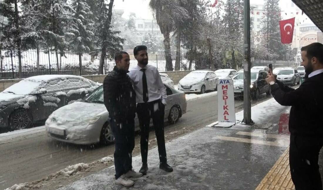 Kilis’te etkili olan kar yağışı, kent genelinde görsel şölen oluştururken