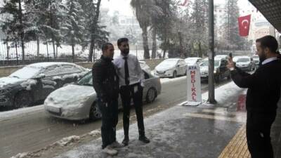 Kilis’te etkili olan kar yağışı, kent genelinde görsel şölen oluştururken