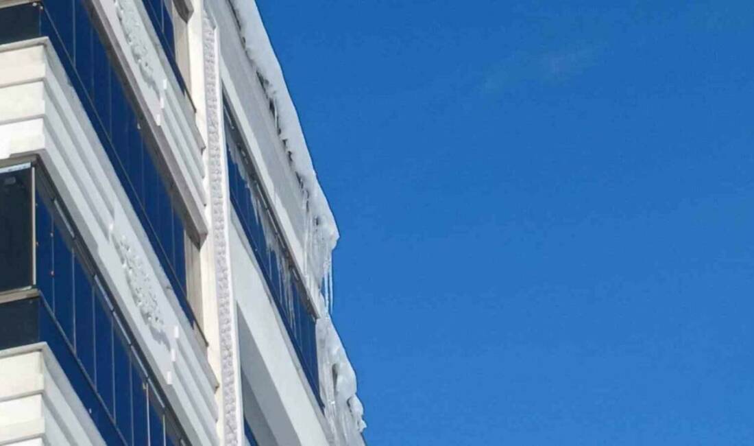 Diyarbakır’ın Kulp ilçesinde kar yağışının ardından dondurucu soğuk etkili oldu.