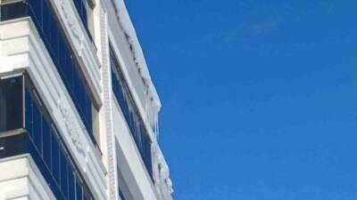 Diyarbakır’ın Kulp ilçesinde kar yağışının ardından dondurucu soğuk etkili oldu.