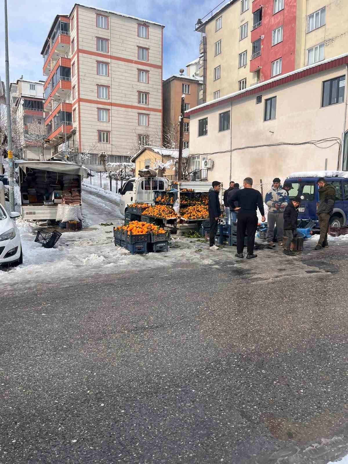 Diyarbakır’ın Kulp ilçesini 3 gündür esir alan yoğun kar yağışı