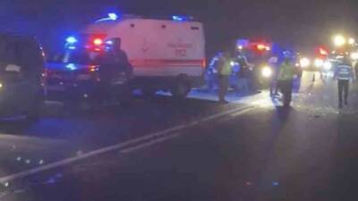 Mardin’in Midyat ilçesinde otomobil ile hafif ticari aracın çarpışması sonucu