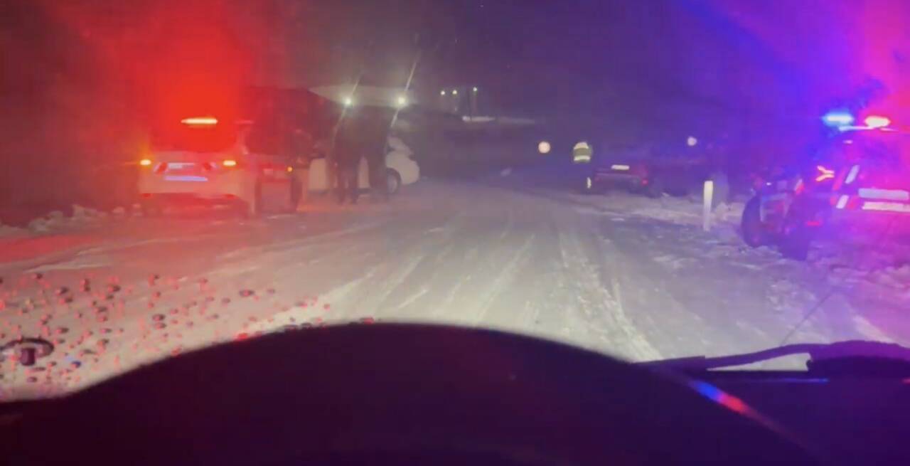 Mardin’de etkisini artıran yoğun kar yağışı ve tipi nedeniyle Mazıdağı-Derik