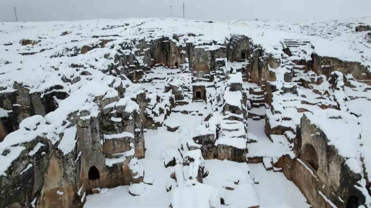 Kommagene Uygarlığı’nın 5 büyük kentinden biri olarak bilinen Perre Antik