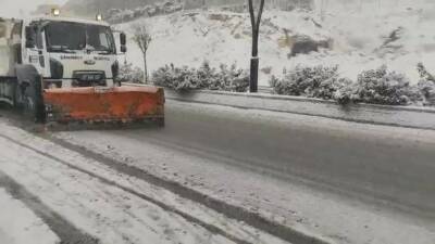 Şahinbey Belediyesi yoğun kar yağışı nedeniyle vatandaşların günlük yaşamının olumsuz