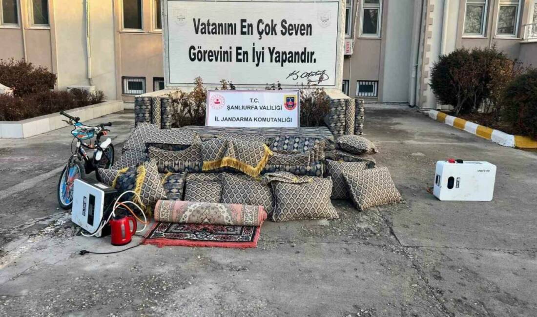 Şanlıurfa’da bağ evinden hırsızlık yapan 4 şüpheli çalınan malzemelerle yakalandı.