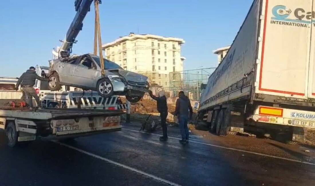 Şanlıurfa’nın Viranşehir ilçesinde buzlanma nedeniyle 1 tır ile 2 otomobil